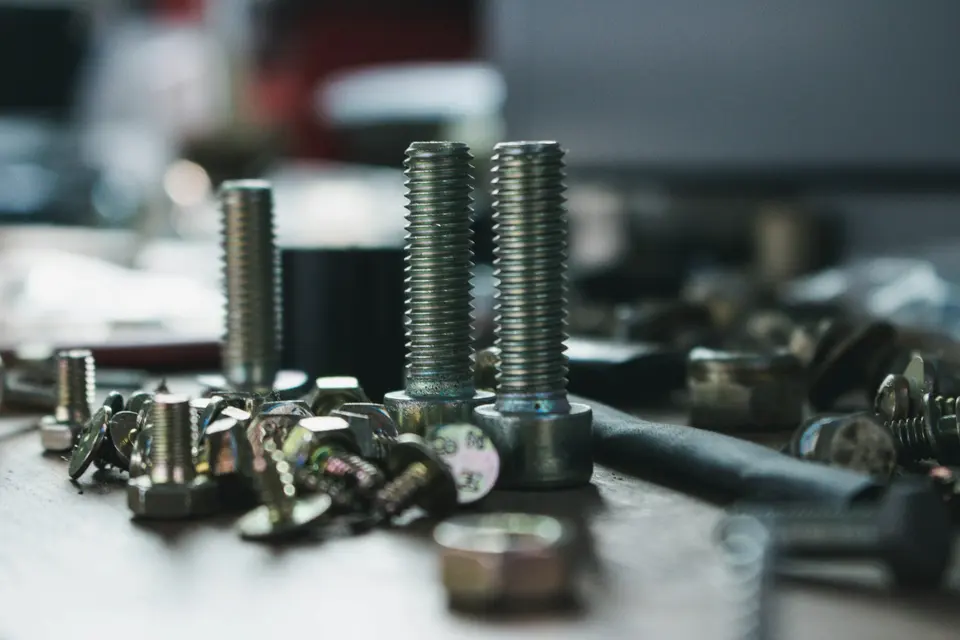 Asansör Metal Bağlantı Elemanları görseli